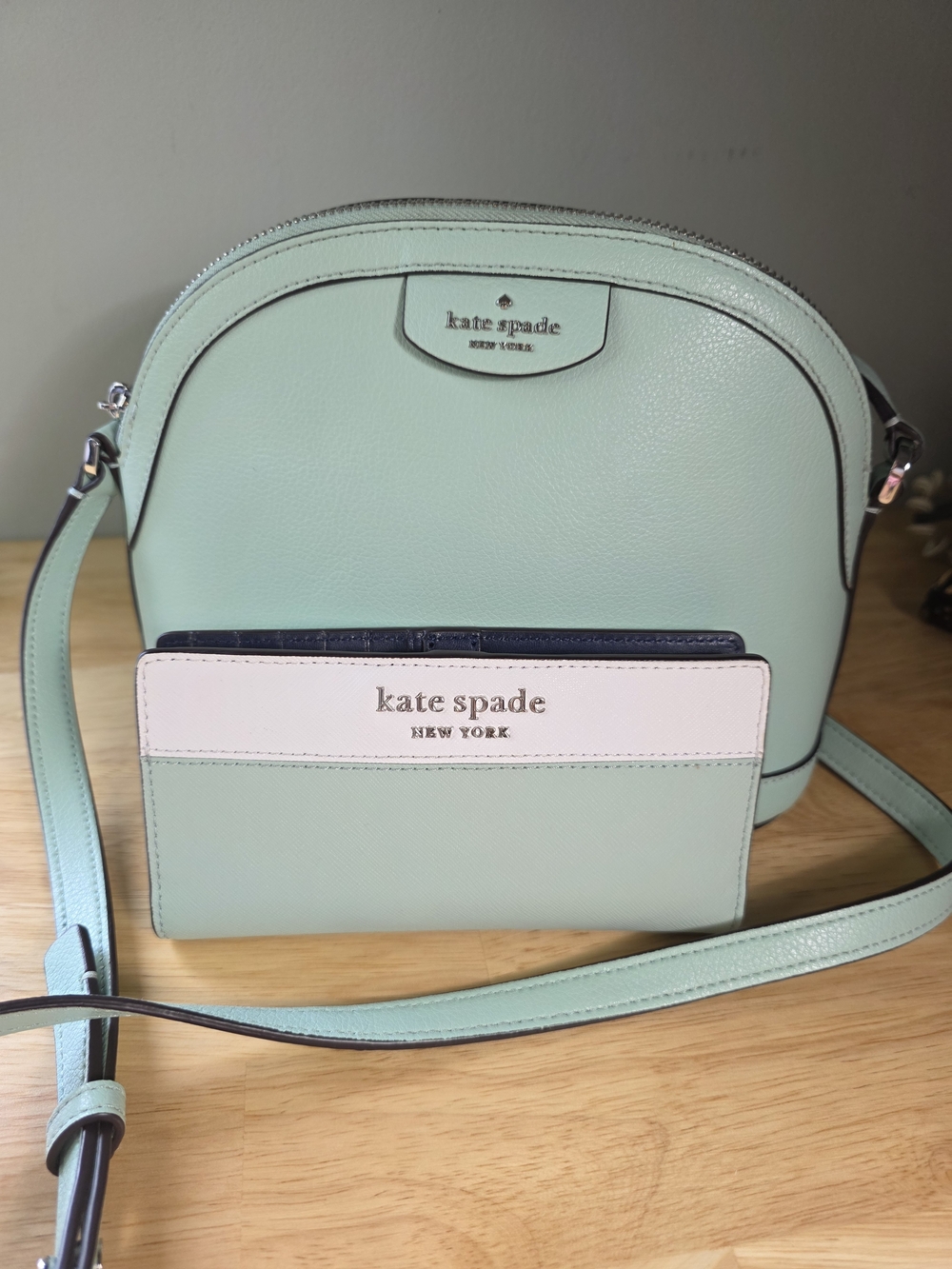 EUC Kate Spade Mint Green Leather Small Crossbody with Matching Card Wallet
